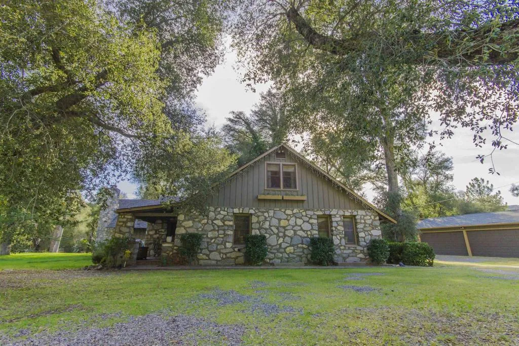 https://cdn.realtyfeed.com/cdn/127/306426109/8f0e857f34db92a3a2b6c54ebe0ddac0.webp