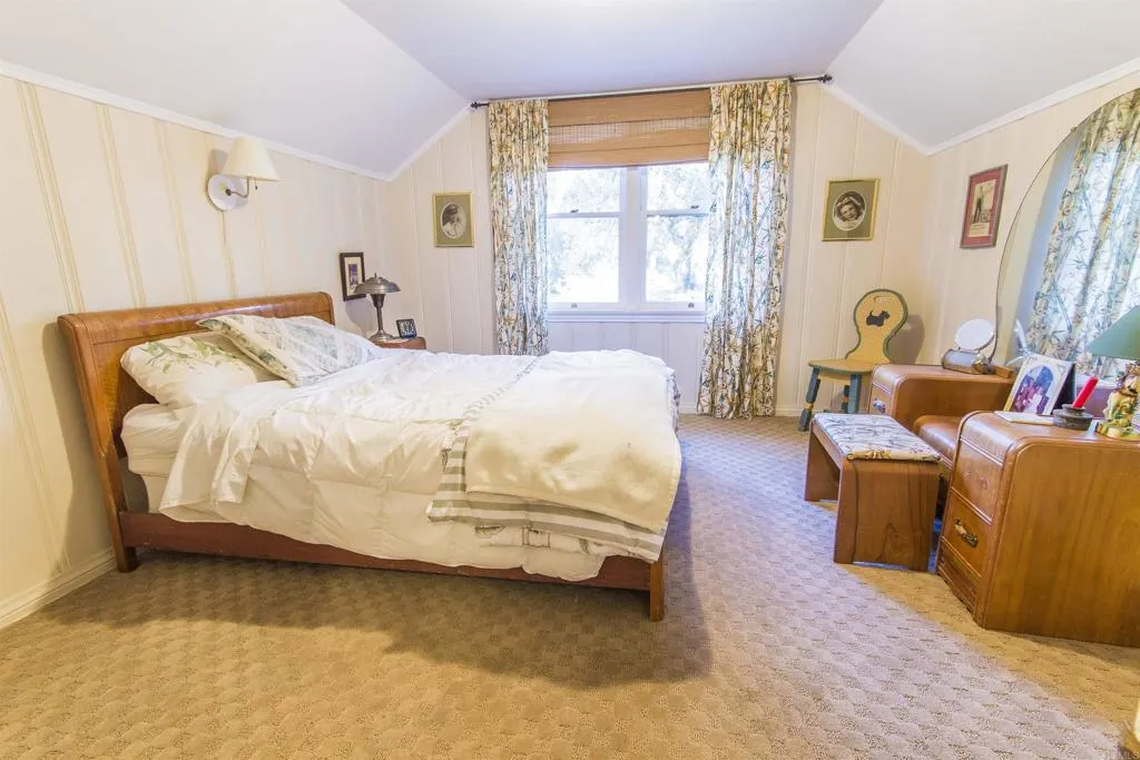 https://cdn.realtyfeed.com/cdn/127/306426109/cff6fe1d8e6f69910fa87e10c87982f9.webp