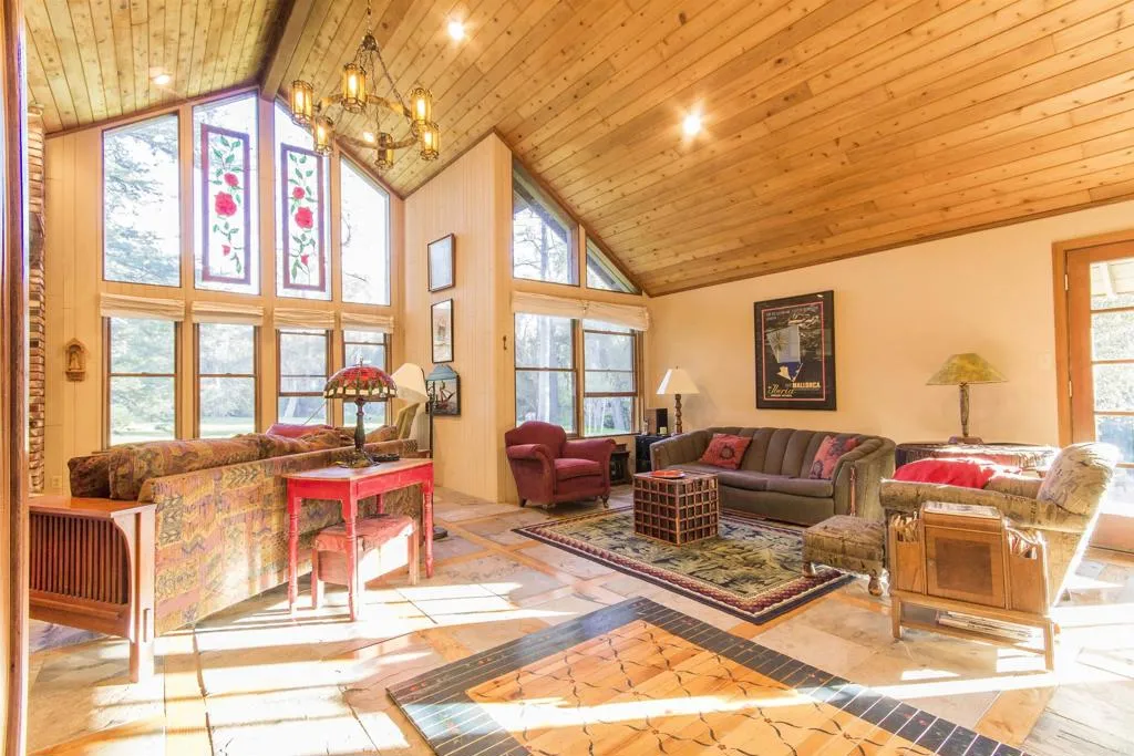 https://cdn.realtyfeed.com/cdn/127/306426109/d7407812a8452fae356cfbc8af203444.webp