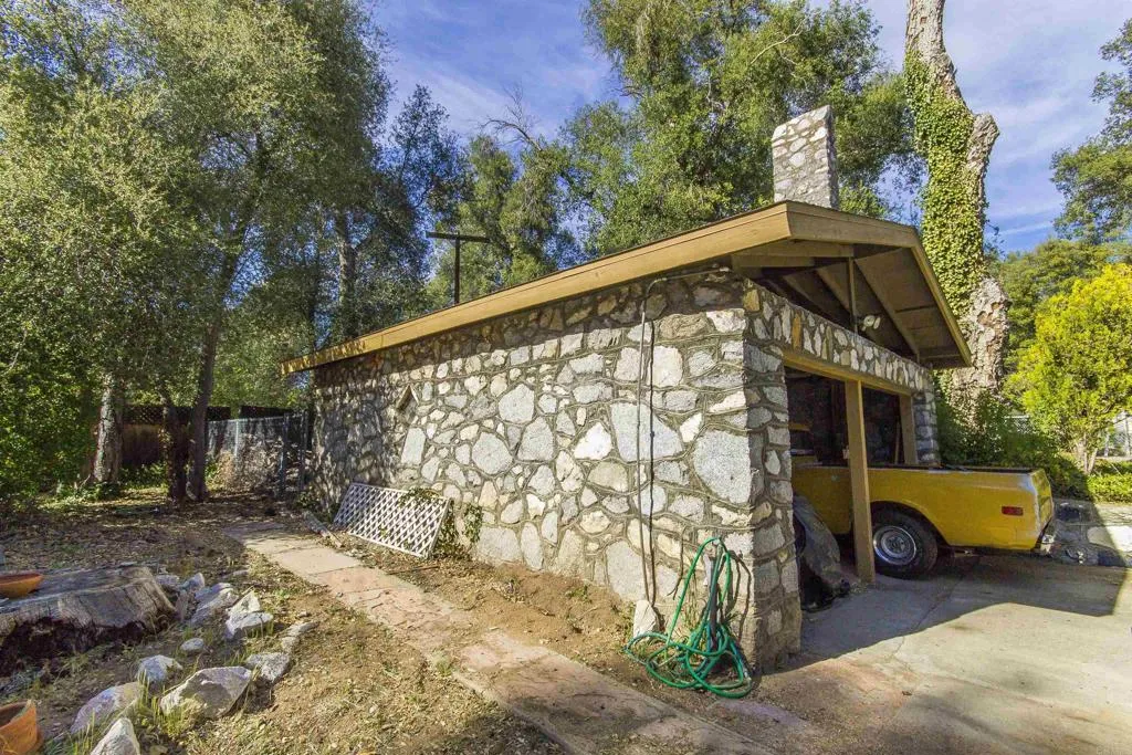 https://cdn.realtyfeed.com/cdn/127/306426109/decf547da85670433e559a59c5414c2d.webp