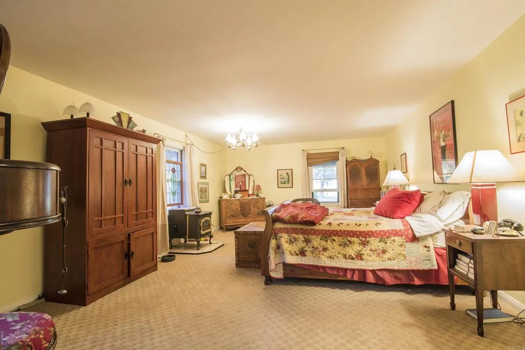 https://cdn.realtyfeed.com/cdn/127/306426109/ed1fd3cfaceaad0cf4f9e39157825d83.webp