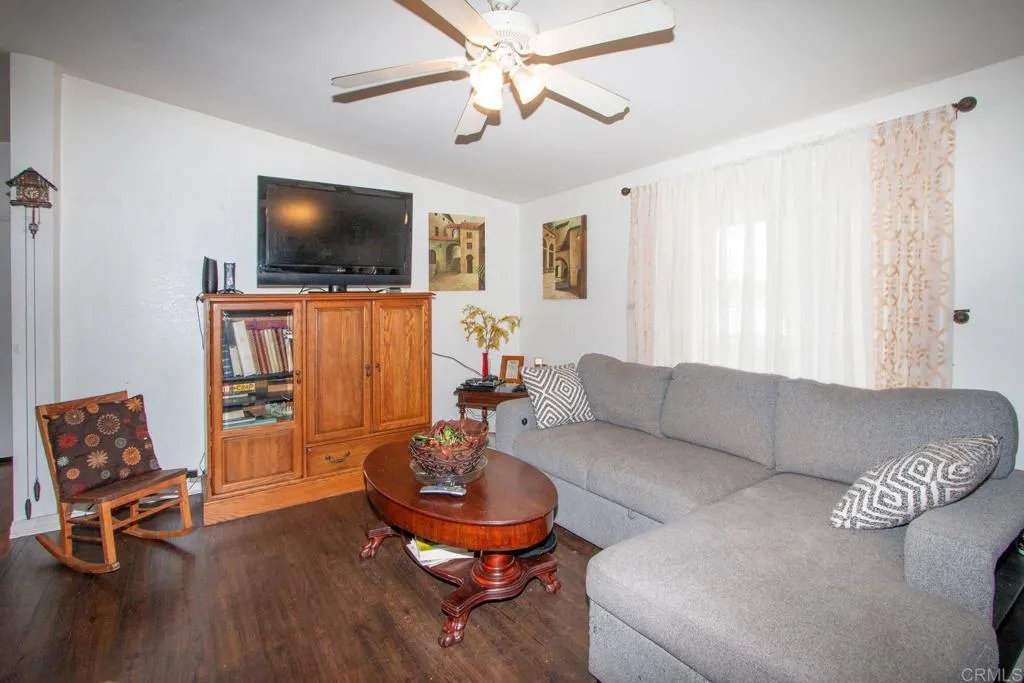 https://cdn.realtyfeed.com/cdn/127/306426436/bcf9f2ab14b13f61e6b4bead6dc2c616.webp
