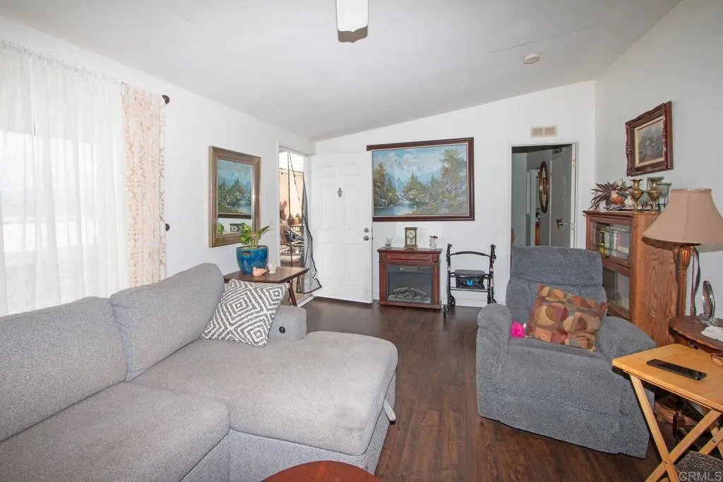 https://cdn.realtyfeed.com/cdn/127/306426436/d0b9b3552c4544f50a68c8832d8ea6bd.webp