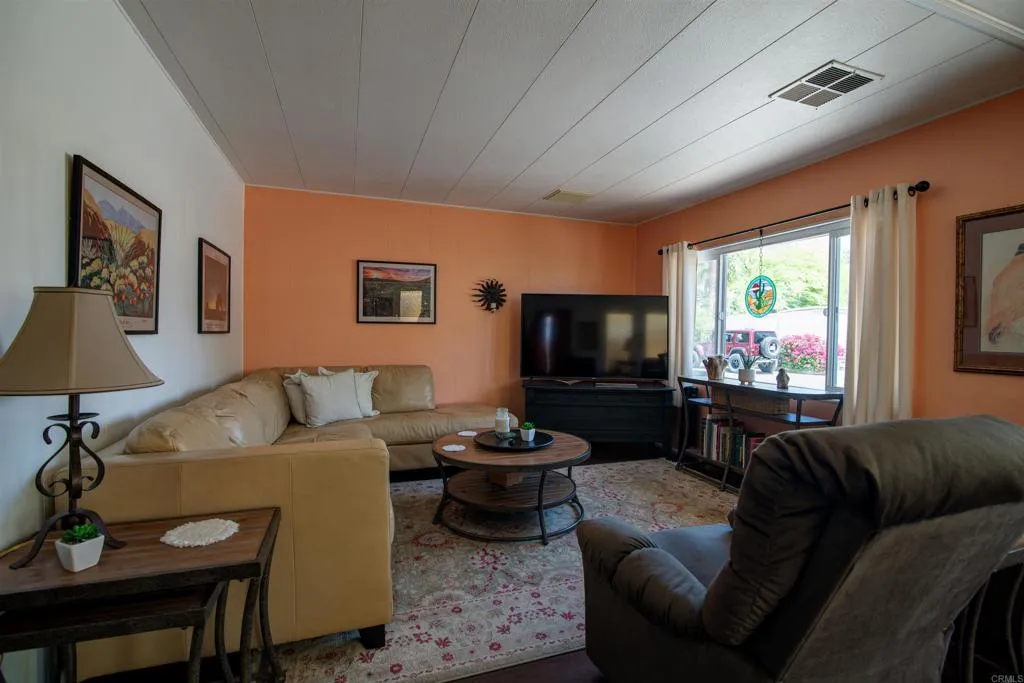 https://cdn.realtyfeed.com/cdn/127/306426557/832d0af13fd84938dc76d58611fdbb9a.webp