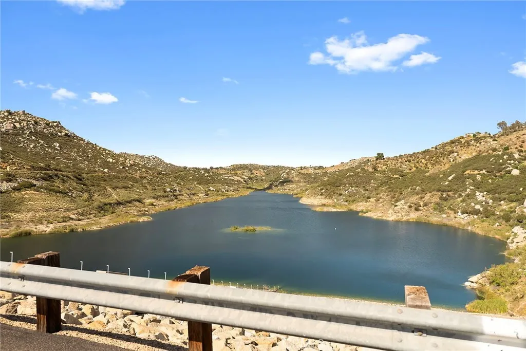 https://cdn.realtyfeed.com/cdn/127/306426586/8dec58613d434407a0a5147e274f3cff.webp
