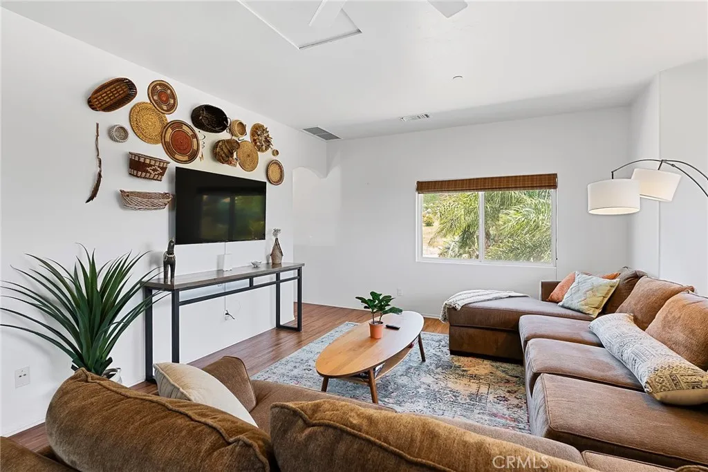 https://cdn.realtyfeed.com/cdn/127/306426586/b81613376ee44dd390cf2cc31fb6c6a2.webp