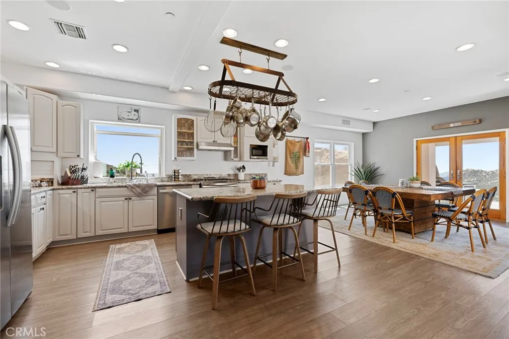 https://cdn.realtyfeed.com/cdn/127/306426586/dad99a783e3e5650b04e26c022af3c64.webp