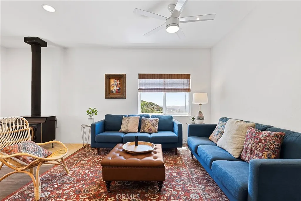 https://cdn.realtyfeed.com/cdn/127/306426586/f1e824d0bb252e8b24fc387af41ab6b5.webp