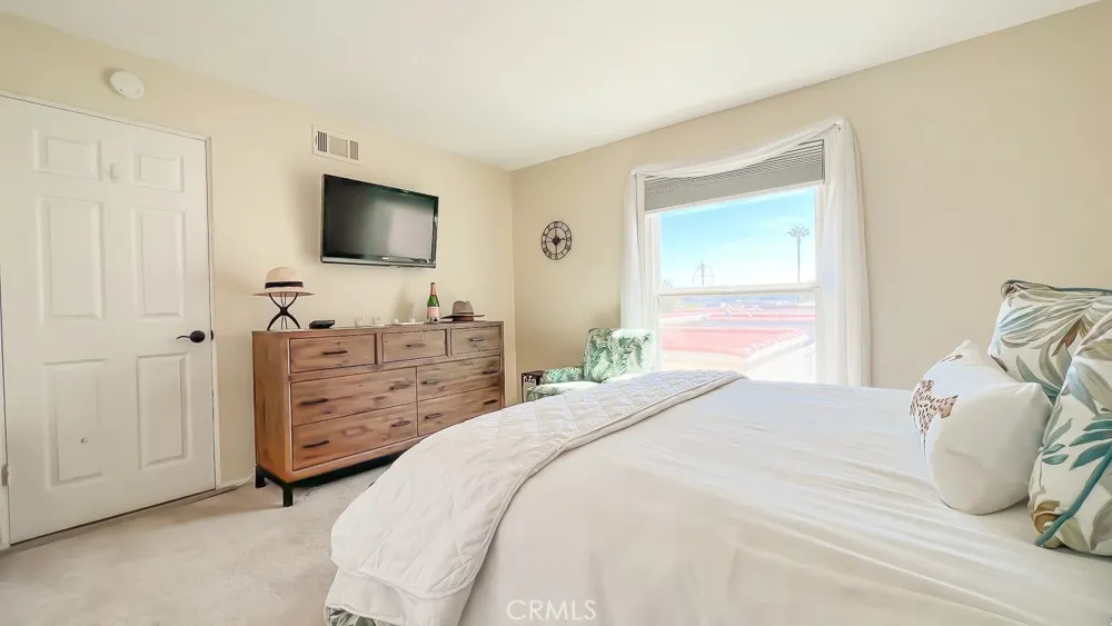 https://cdn.realtyfeed.com/cdn/127/306426648/8771b0ddb4f9e87b3f67ba7ff81a2a6b.webp