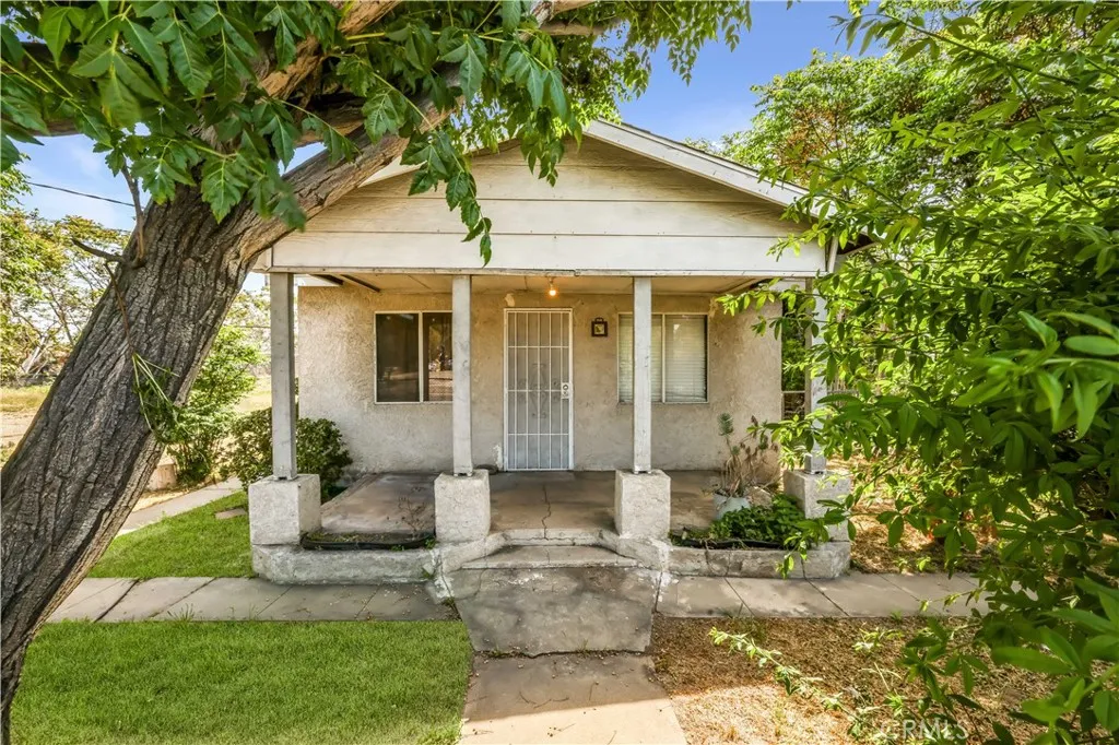 9967 Cedar Avenue, Bloomington, Ca 92316