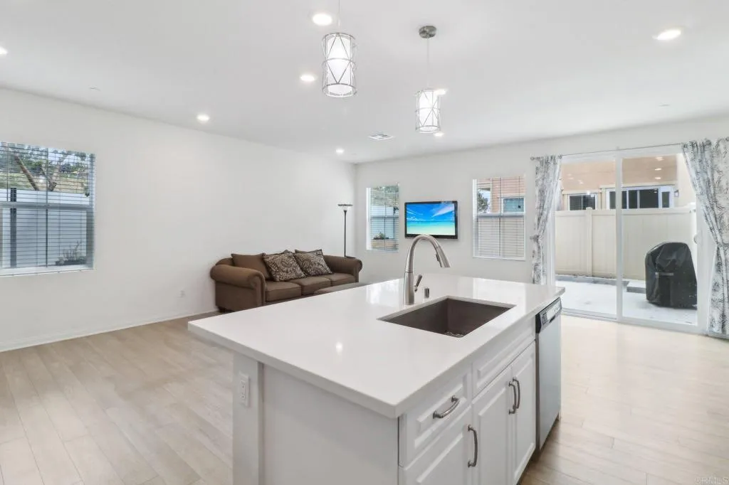 https://cdn.realtyfeed.com/cdn/127/306426922/768730a85f5497a2a6757a9196f83edd.webp