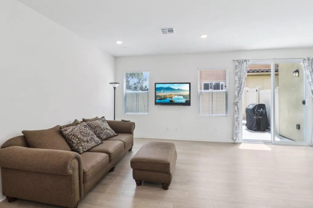 https://cdn.realtyfeed.com/cdn/127/306426922/bd8b3c8b43ab4381170c412fb4c0a53d.webp