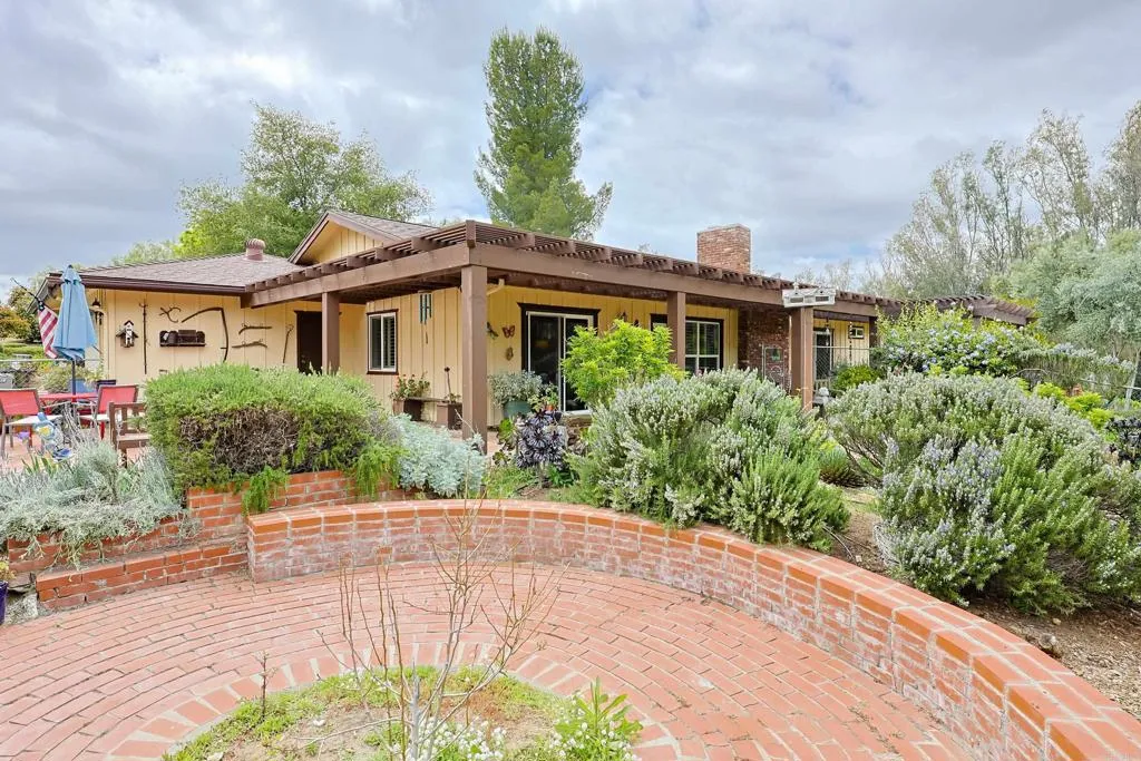 https://cdn.realtyfeed.com/cdn/127/306427579/182c4c21c33d5cd5315cf1d6e024eca5.webp