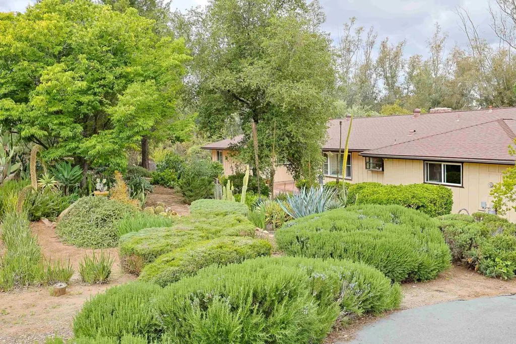 https://cdn.realtyfeed.com/cdn/127/306427579/1895062bfff380e2e4bc275a00926859.webp
