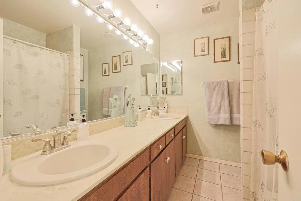 https://cdn.realtyfeed.com/cdn/127/306427579/1ea106c98fdac117c023877af4072547.webp
