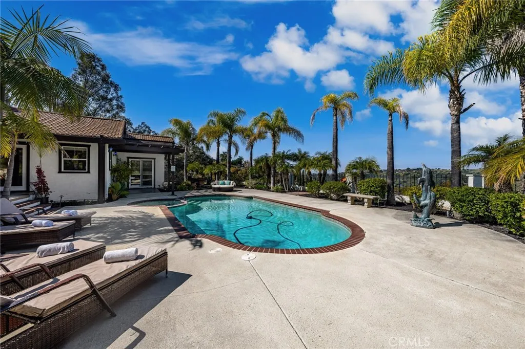 https://cdn.realtyfeed.com/cdn/127/306427584/1a670ebef20698f5da2c9c959bc080c4.webp