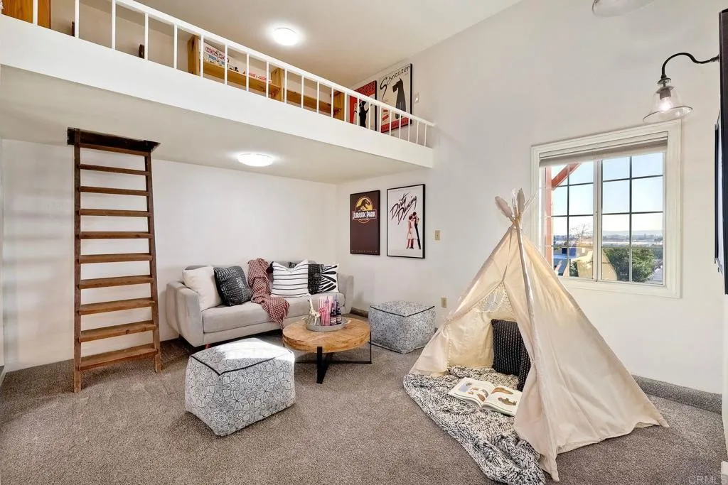 https://cdn.realtyfeed.com/cdn/127/306427599/0ad709e2e681c643eb1cd6d62f3bc58b.webp