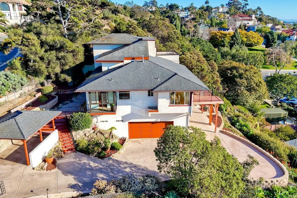https://cdn.realtyfeed.com/cdn/127/306427599/13c05c840a7709aa8f71392bf50ad5a0.webp