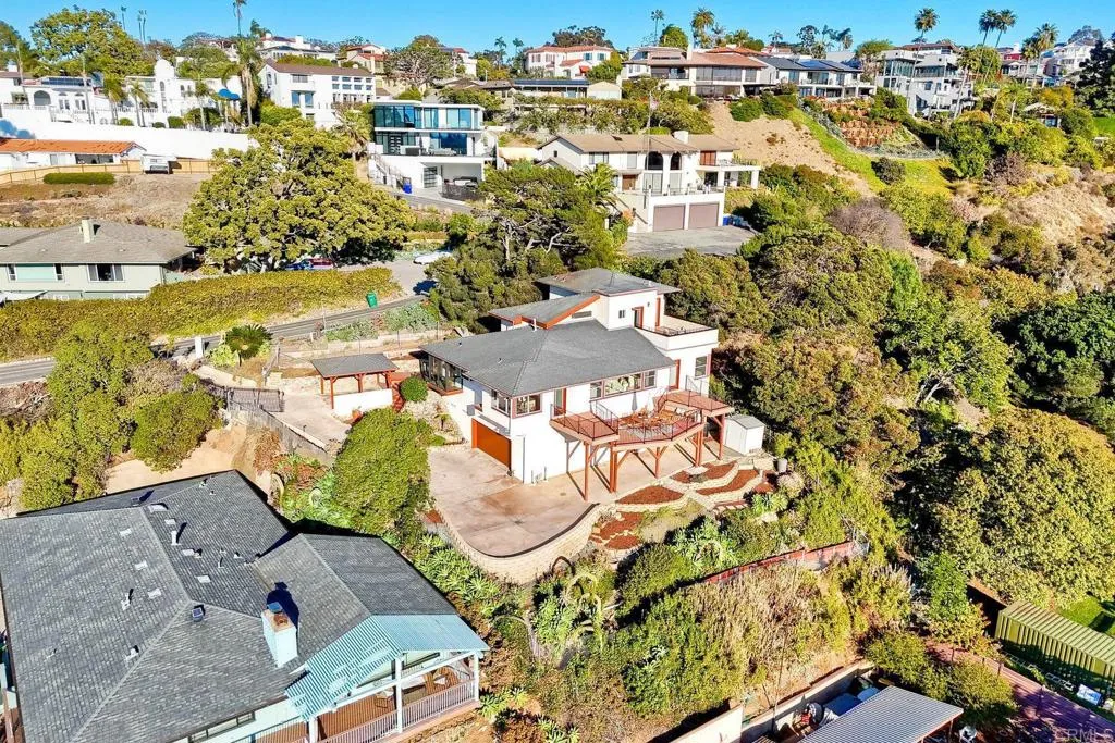 https://cdn.realtyfeed.com/cdn/127/306427599/1914e112ce3211e5cf443449a5ded228.webp