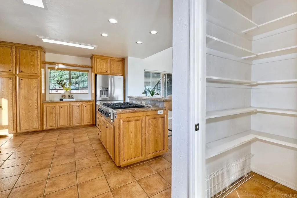 https://cdn.realtyfeed.com/cdn/127/306427599/2d36f1d073fe2f272bd641bcfa7bad49.webp