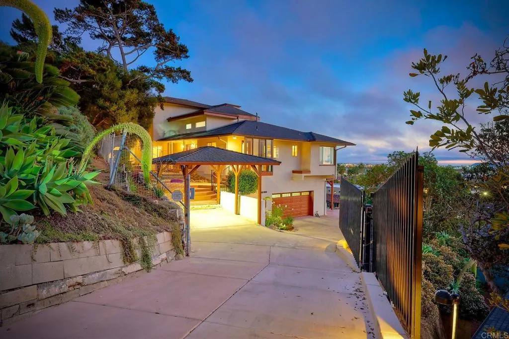 https://cdn.realtyfeed.com/cdn/127/306427599/8fb37bc3d8cbc0b76cbbb2197fe88c37.webp