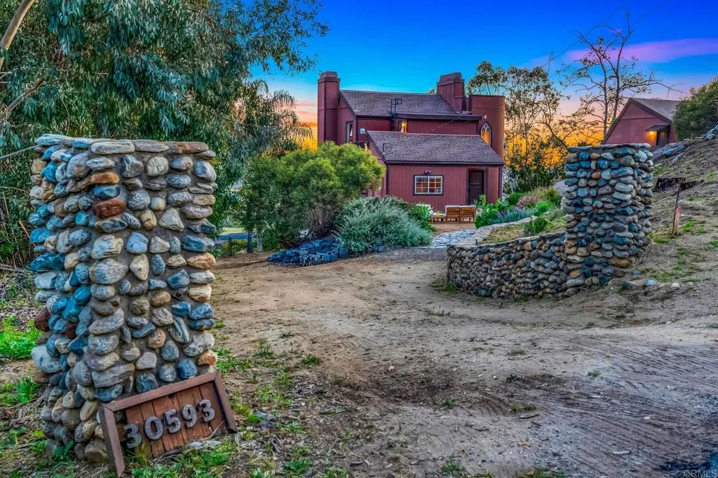 https://cdn.realtyfeed.com/cdn/127/306427610/85c5941f15eb6542a9caef480a625a7e.webp