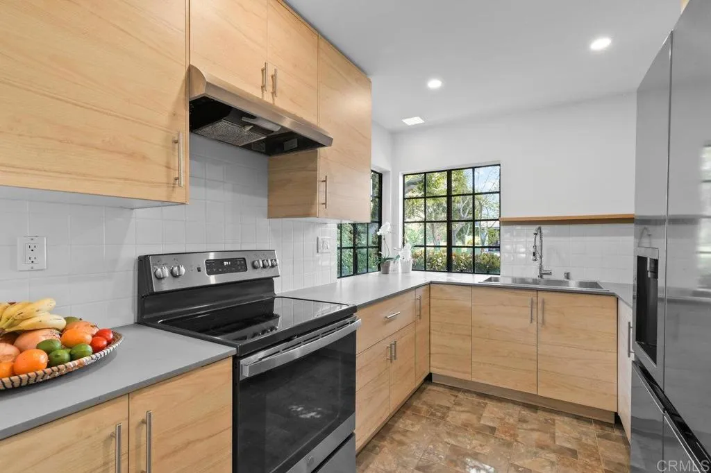Photo #6: PTP2503077 Listing 