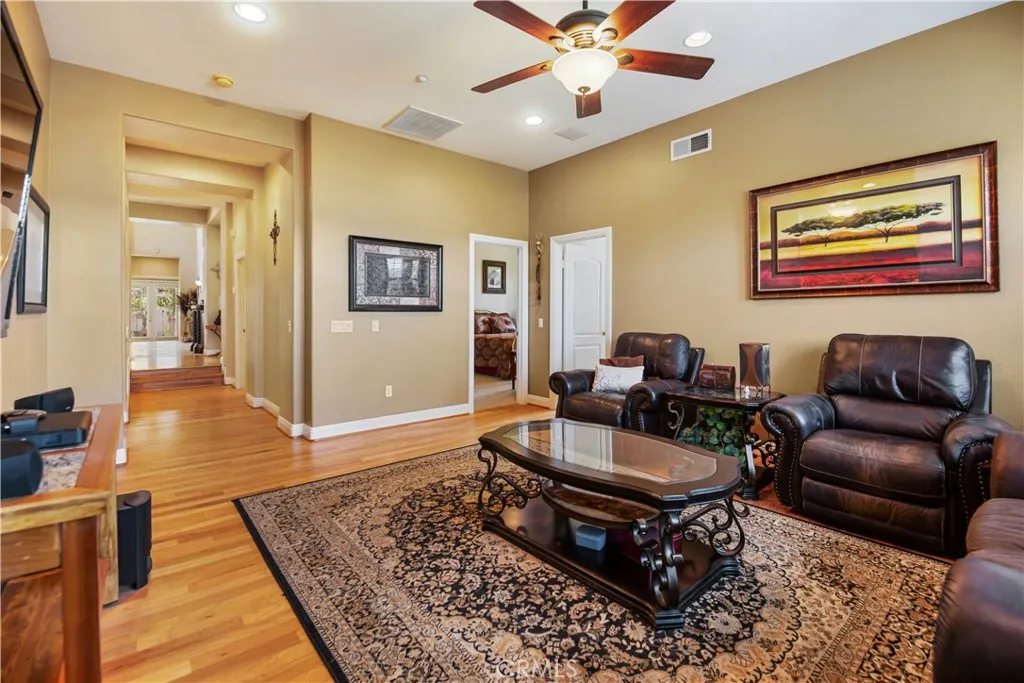 https://cdn.realtyfeed.com/cdn/127/306427744/f7f941e9618bab066fc23a4ef3f4b5bf.webp