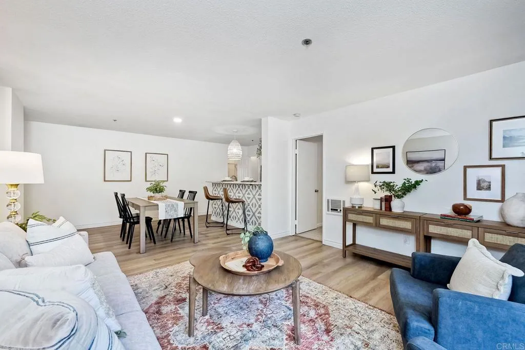 https://cdn.realtyfeed.com/cdn/127/306427747/356c3b56a28448980352200aa883ea97.webp