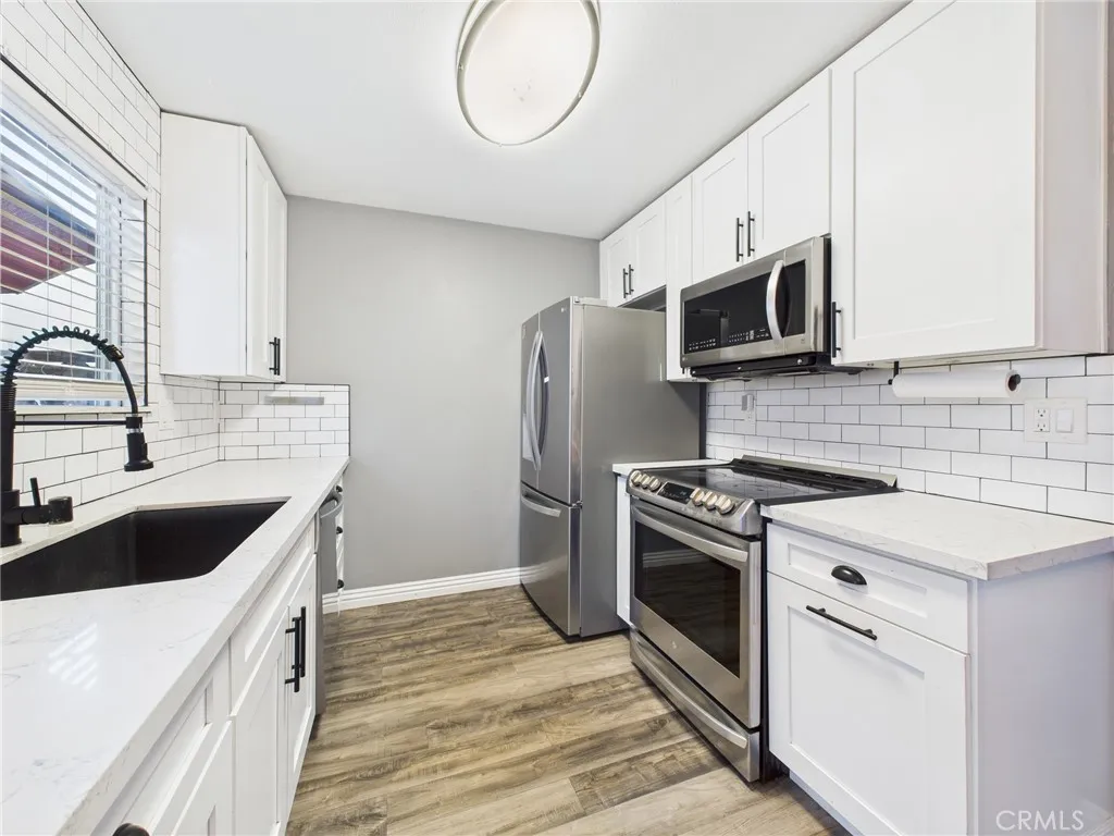 https://cdn.realtyfeed.com/cdn/127/306427835/bfd3ac6db12a4fa57d82b7f789de5c24.webp
