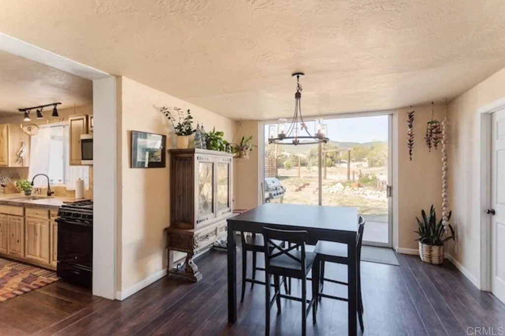 https://cdn.realtyfeed.com/cdn/127/306428169/1bfda274c42b9c2a03443129aaf0b615.webp