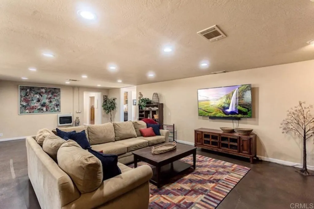 https://cdn.realtyfeed.com/cdn/127/306428169/39109172f216d1d05410c5f24478d8e0.webp