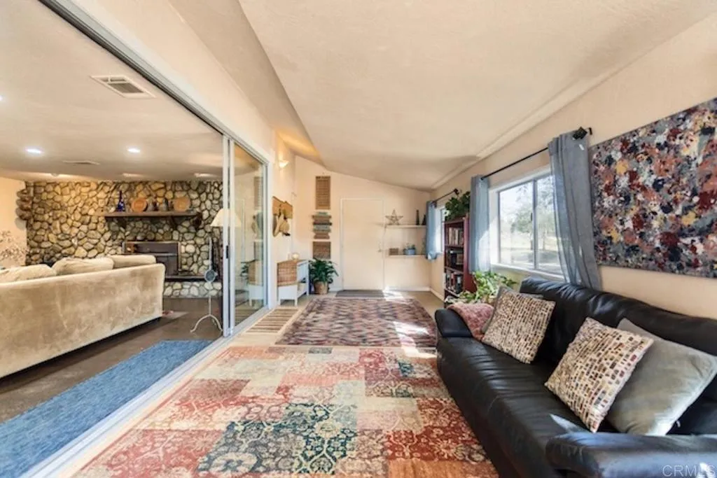https://cdn.realtyfeed.com/cdn/127/306428169/e5c0cedba40f5336ef05455369d9db65.webp