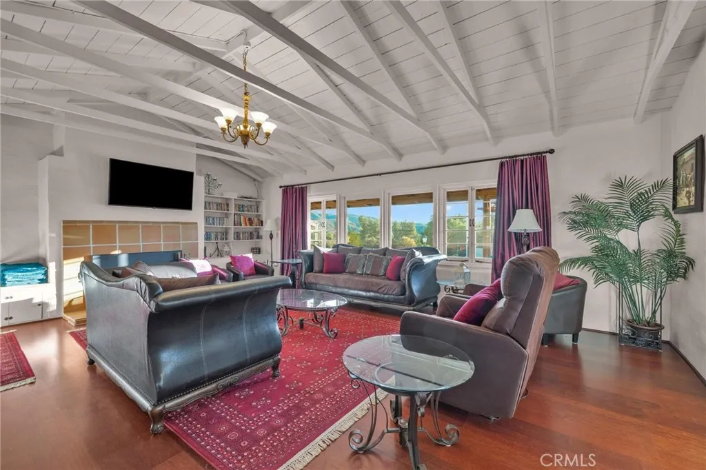 https://cdn.realtyfeed.com/cdn/127/306428449/6d527ca4cc60329688b4a055418f3330.webp