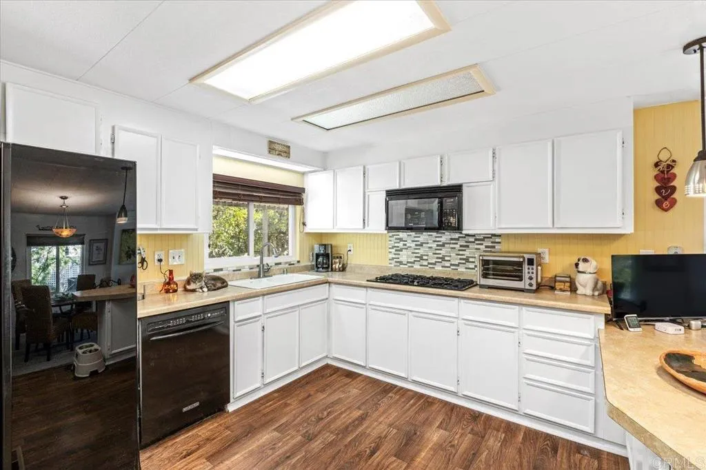 https://cdn.realtyfeed.com/cdn/127/306428485/fcbe53efd0babdfce4633e9c5c1f134f.webp
