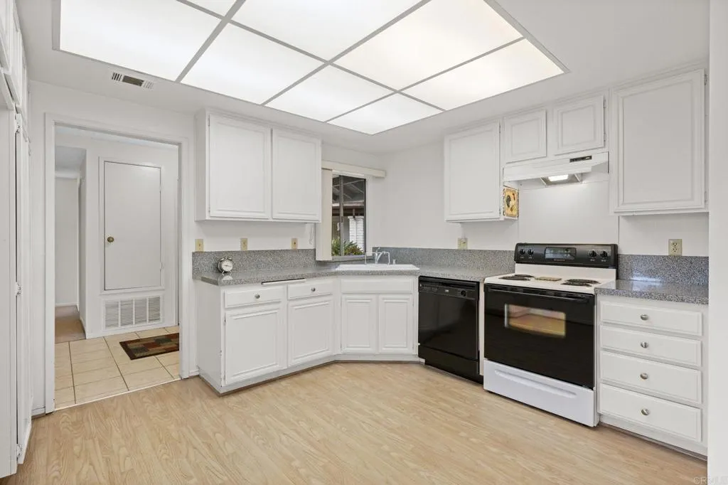 https://cdn.realtyfeed.com/cdn/127/306428487/02502965f2b5e7e2be4fa2883ef4136c.webp