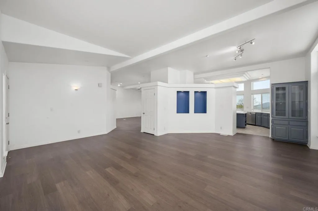 https://cdn.realtyfeed.com/cdn/127/306428502/08977878777adea64721facf74ad2d39.webp