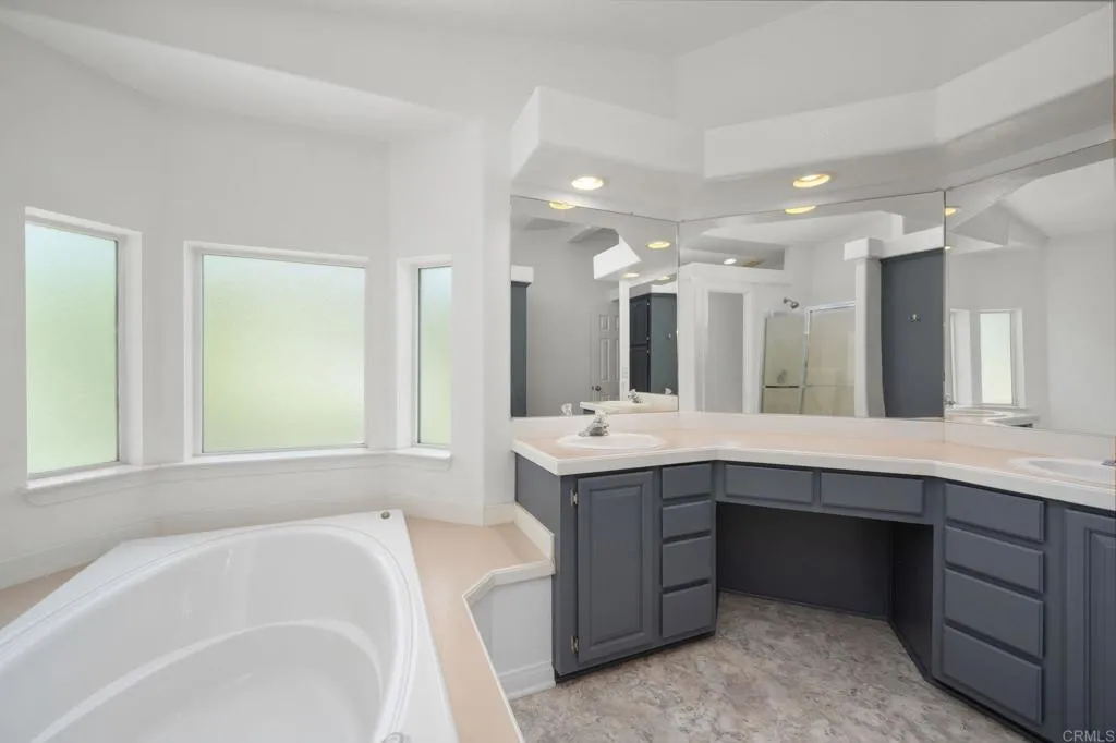 https://cdn.realtyfeed.com/cdn/127/306428502/a16427683e1a4af14a3c3c300884001c.webp