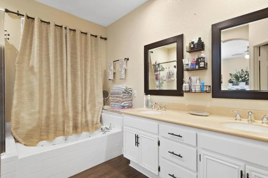 https://cdn.realtyfeed.com/cdn/127/306428643/0e462b7ef24526b838885b88a1ae8041.webp