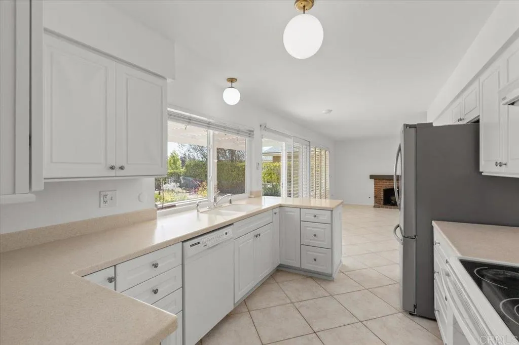 https://cdn.realtyfeed.com/cdn/127/306428729/046f660685972d871339d5790edf09a3.webp