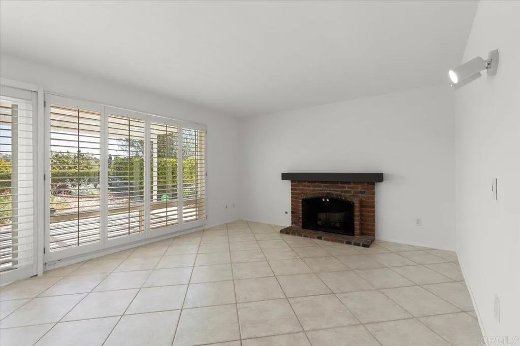 https://cdn.realtyfeed.com/cdn/127/306428729/214a1ce3fc397b9e8220e35418031cec.webp