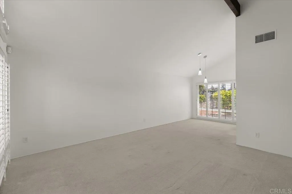 https://cdn.realtyfeed.com/cdn/127/306428729/c22b8a3af7d62c109b353330d4533c8a.webp