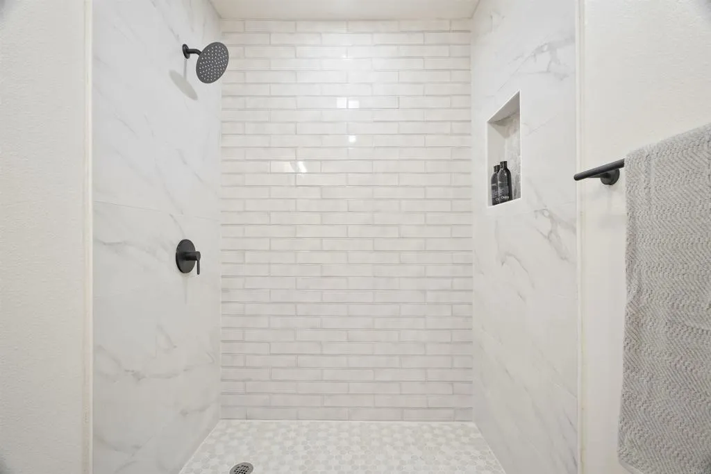 https://cdn.realtyfeed.com/cdn/127/306429481/505a7f09205e484ea873fada7c73eda2.webp