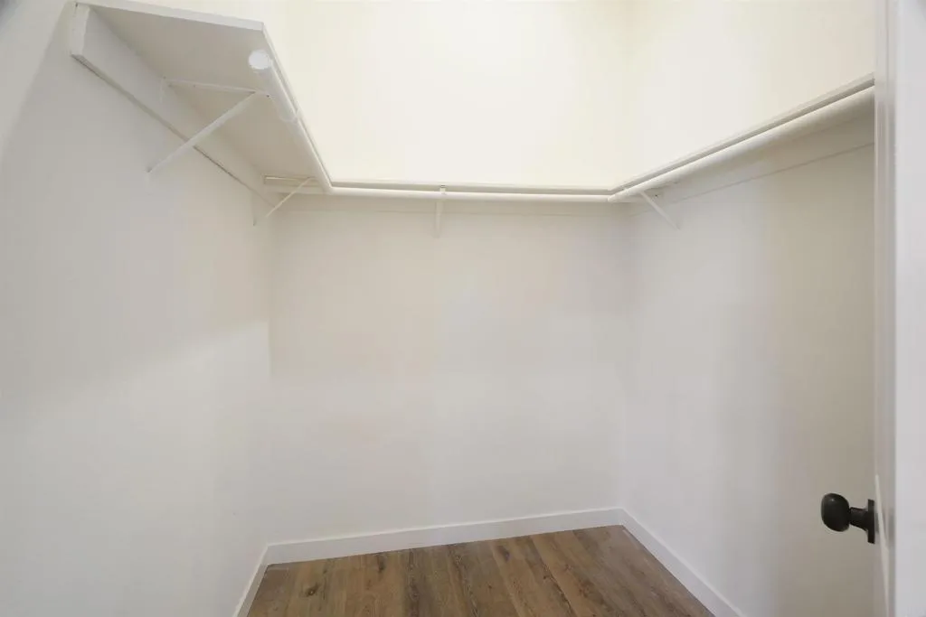 https://cdn.realtyfeed.com/cdn/127/306429481/f4dcc82df110f1d01f6d0987353eb07c.webp