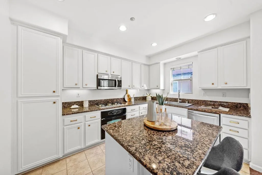 https://cdn.realtyfeed.com/cdn/127/306429519/3fff0a60b0315cda3df26125156258b8.webp