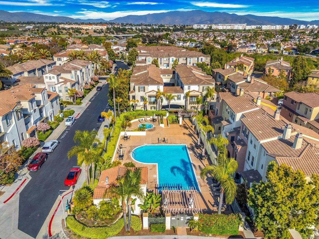 https://cdn.realtyfeed.com/cdn/127/306429519/c37a4fb910c15d77c3a9c99239ae2b53.webp