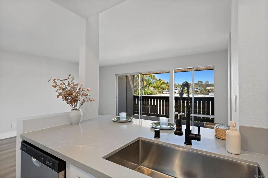 https://cdn.realtyfeed.com/cdn/127/306429528/228534255bc16c5b1a64f6f8c0831512.webp