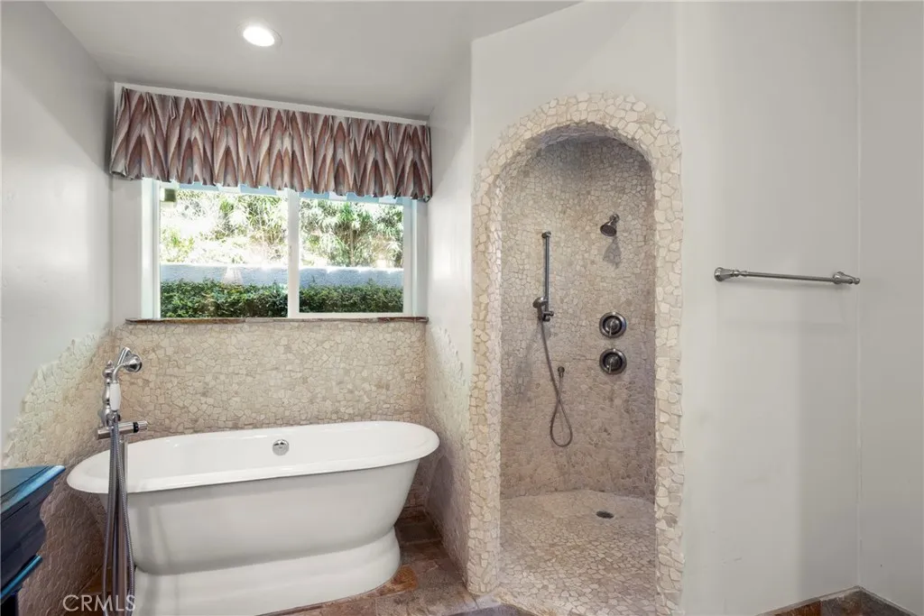 https://cdn.realtyfeed.com/cdn/127/306429592/8fbf403e43f89e4aab9a6cdf6c8fa740.webp