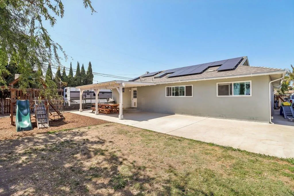 https://cdn.realtyfeed.com/cdn/127/306429601/df5c1a48c3541174972004a72807456c.webp