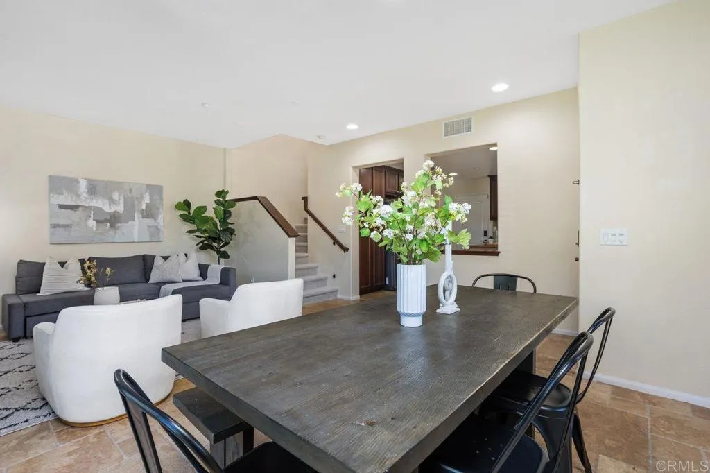 https://cdn.realtyfeed.com/cdn/127/306429617/41265d4bed8b535a52827d2d95485b42.webp